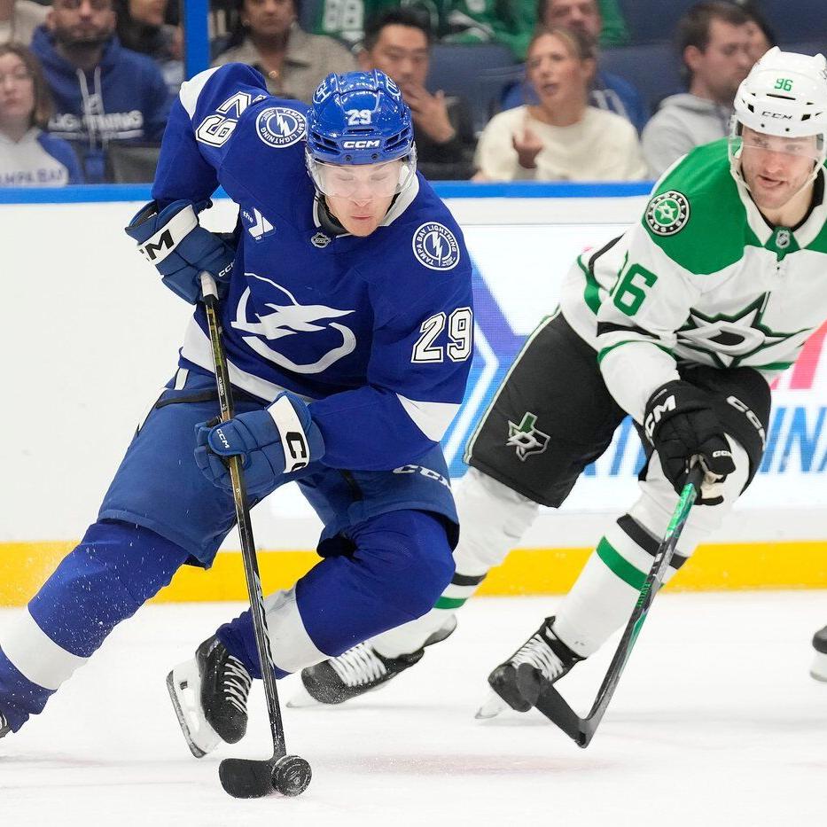 Cirelli's OT goal lifts Lightning over Stars 2-1